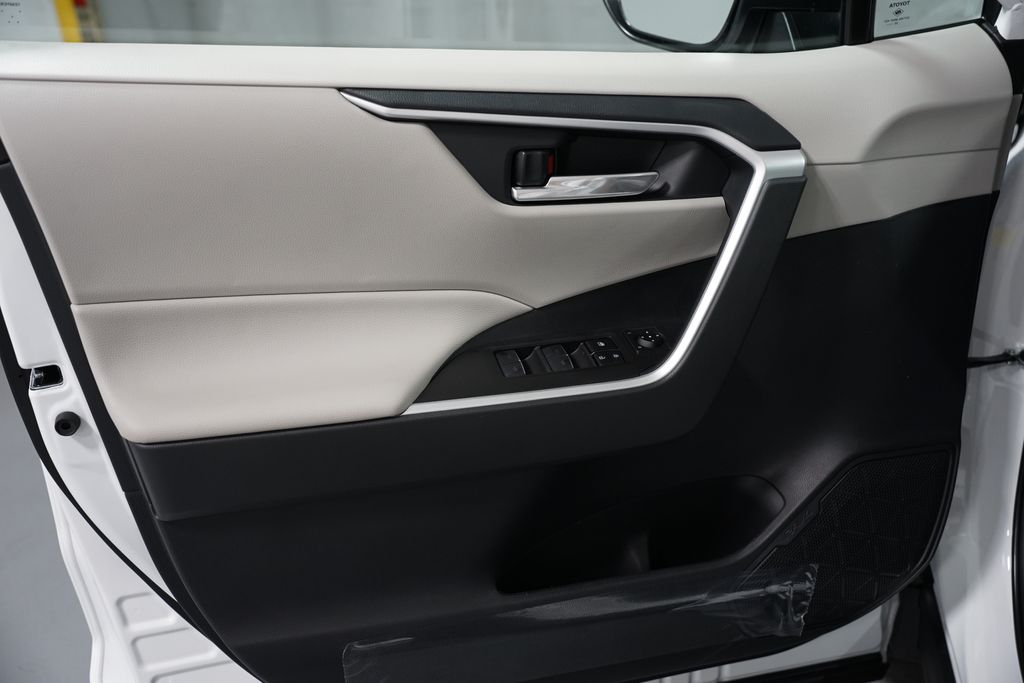 Thumbnail: 2025 Toyota RAV4 - 30