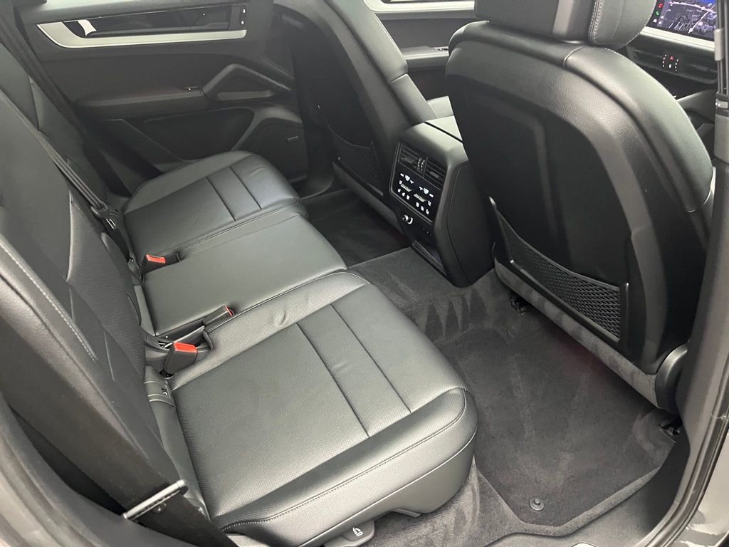 Thumbnail: 2025 Porsche Cayenne - 29