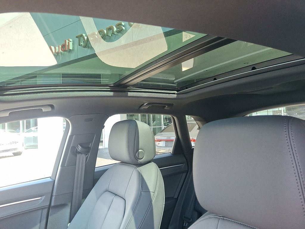 Thumbnail: 2025 Audi Q3 - 11