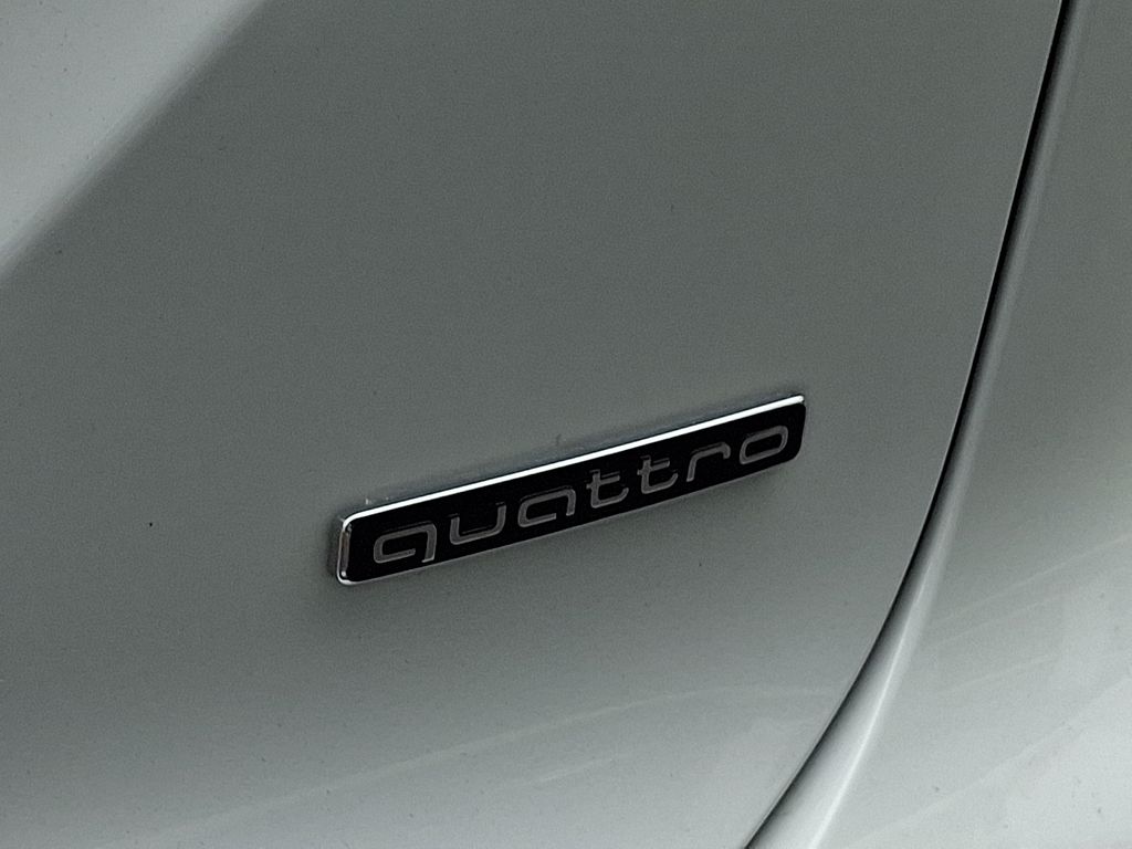 Thumbnail: 2025 Audi Q6 e-tron - 31
