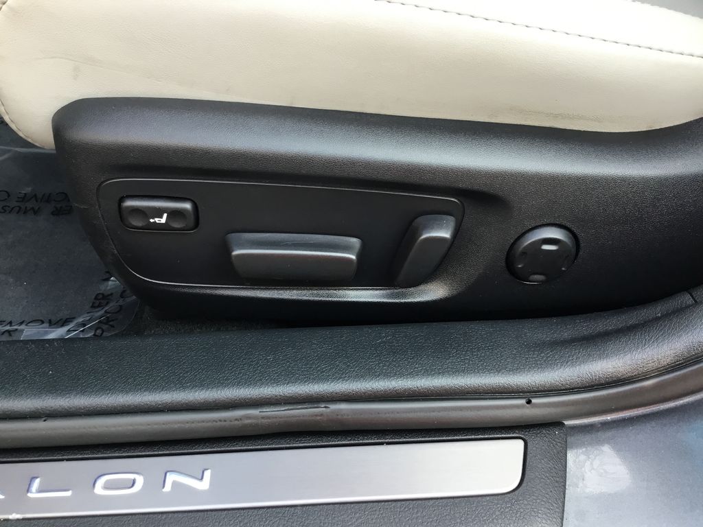 2018 Toyota Avalon Limited 13