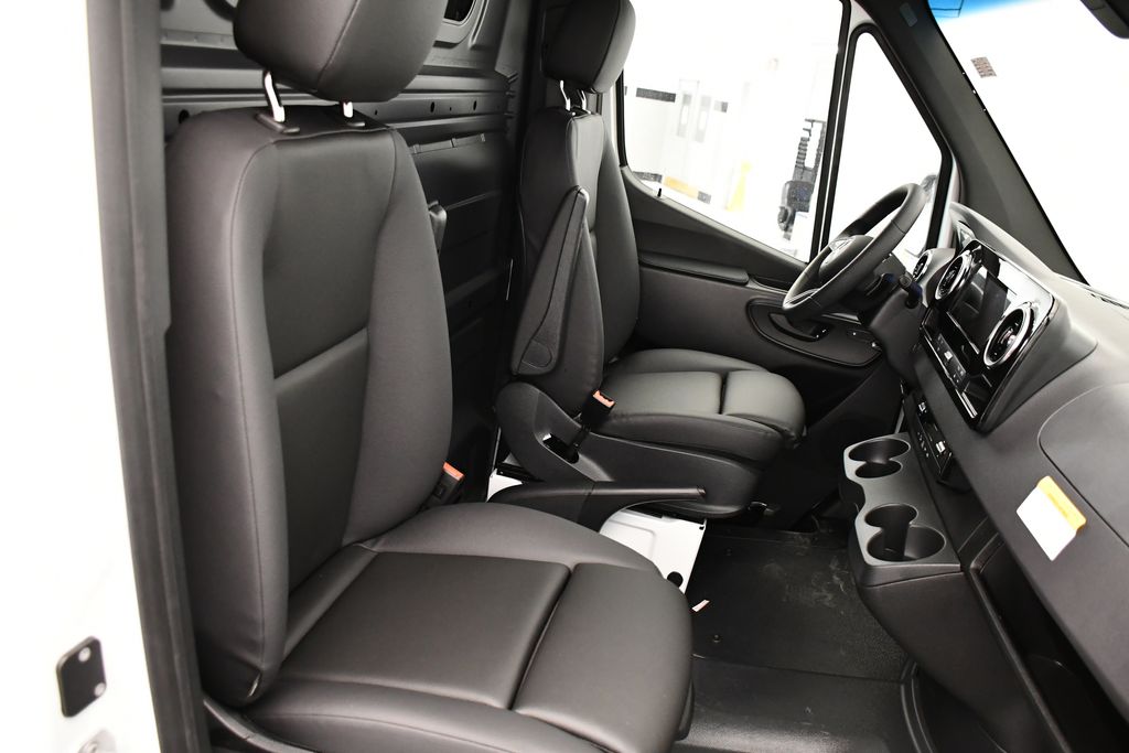 Thumbnail: 2026 Mercedes-Benz Sprinter - 32