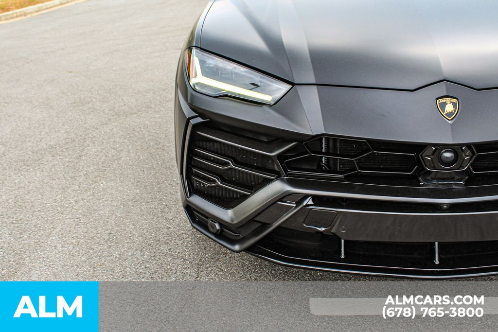 Used 2020 Blue Lamborghini Base image 12