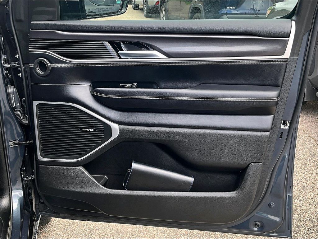 2024 Jeep Wagoneer L — photo 12