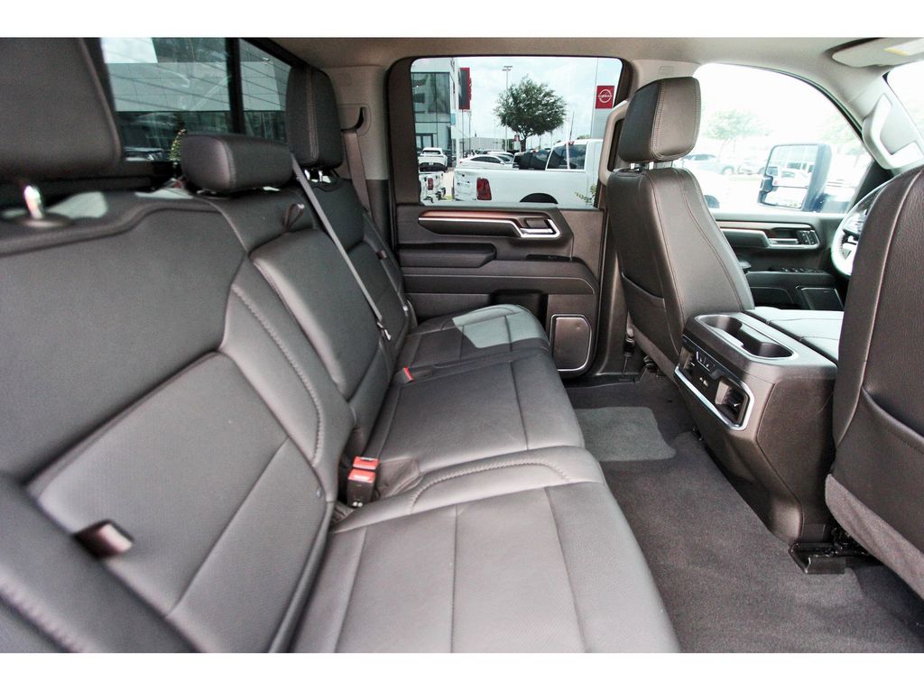 2025 GMC Sierra 2500HD Denali - 9