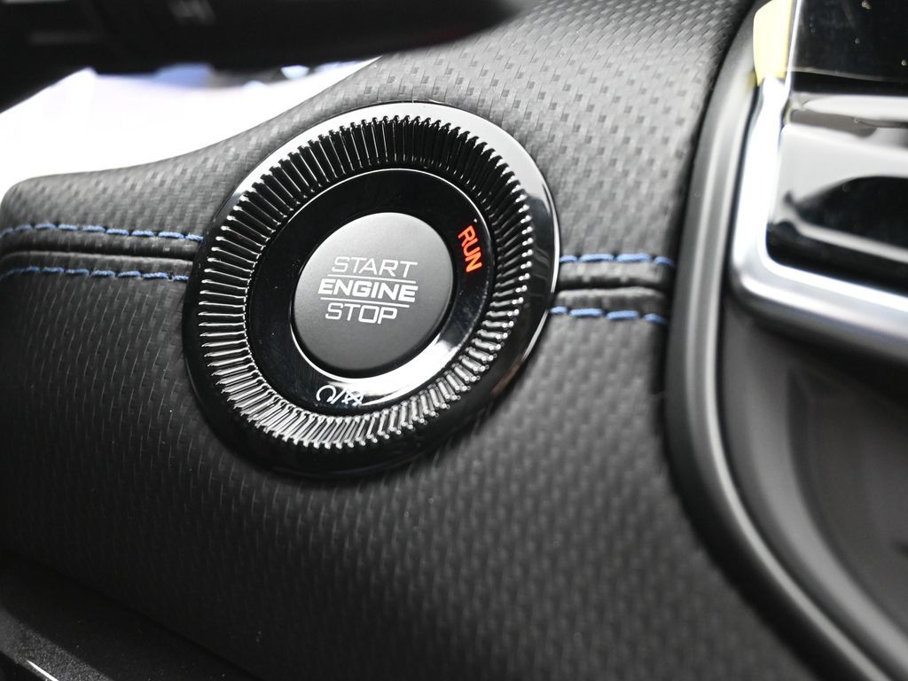 New 2026 Red Hot Pearlcoat Jeep Latitude image 26