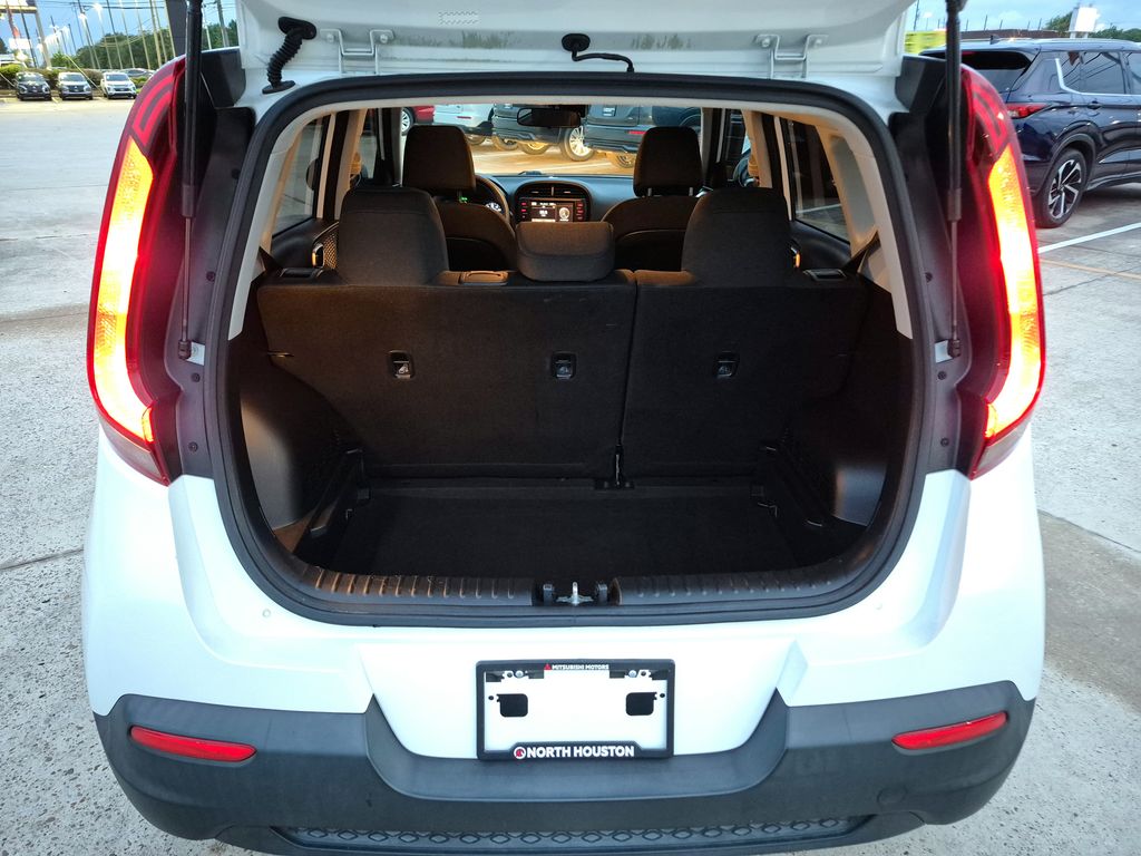 2022 Kia Soul LX White at Gullo Toyota