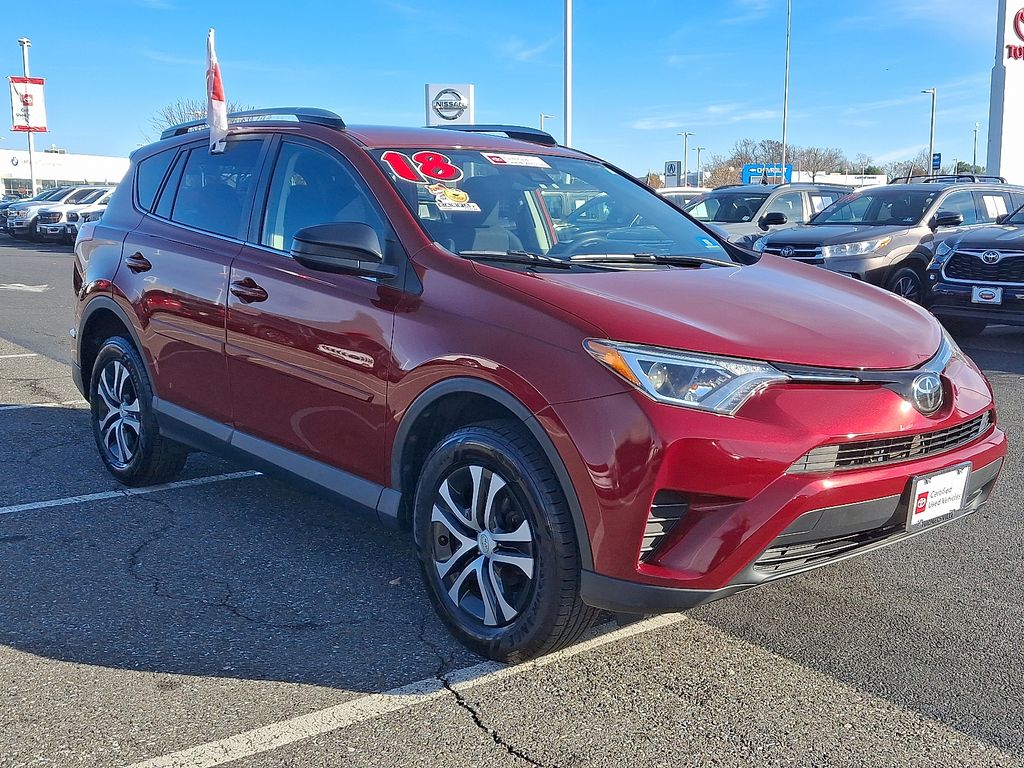 Thumbnail: 2018 Toyota RAV4 - 3