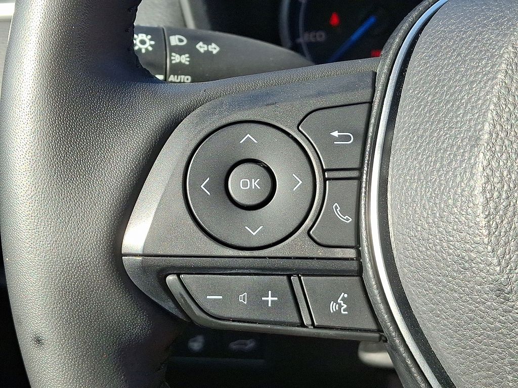 Thumbnail: 2022 Toyota RAV4 - 22