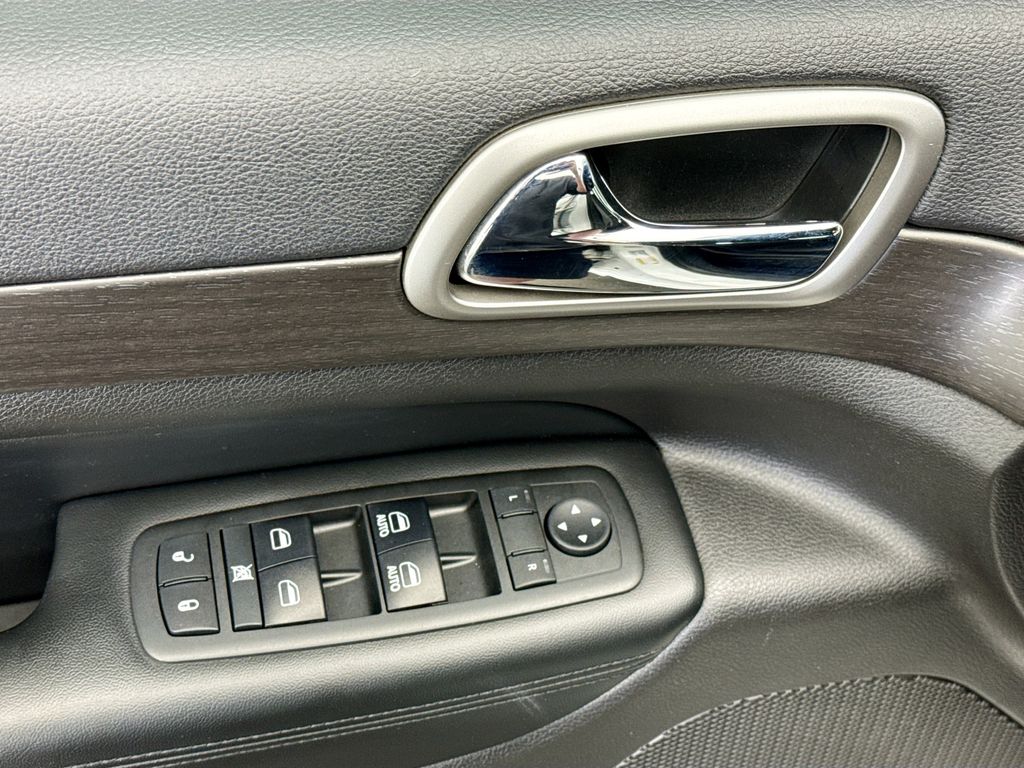 Thumbnail: 2017 Jeep Grand Cherokee - 21