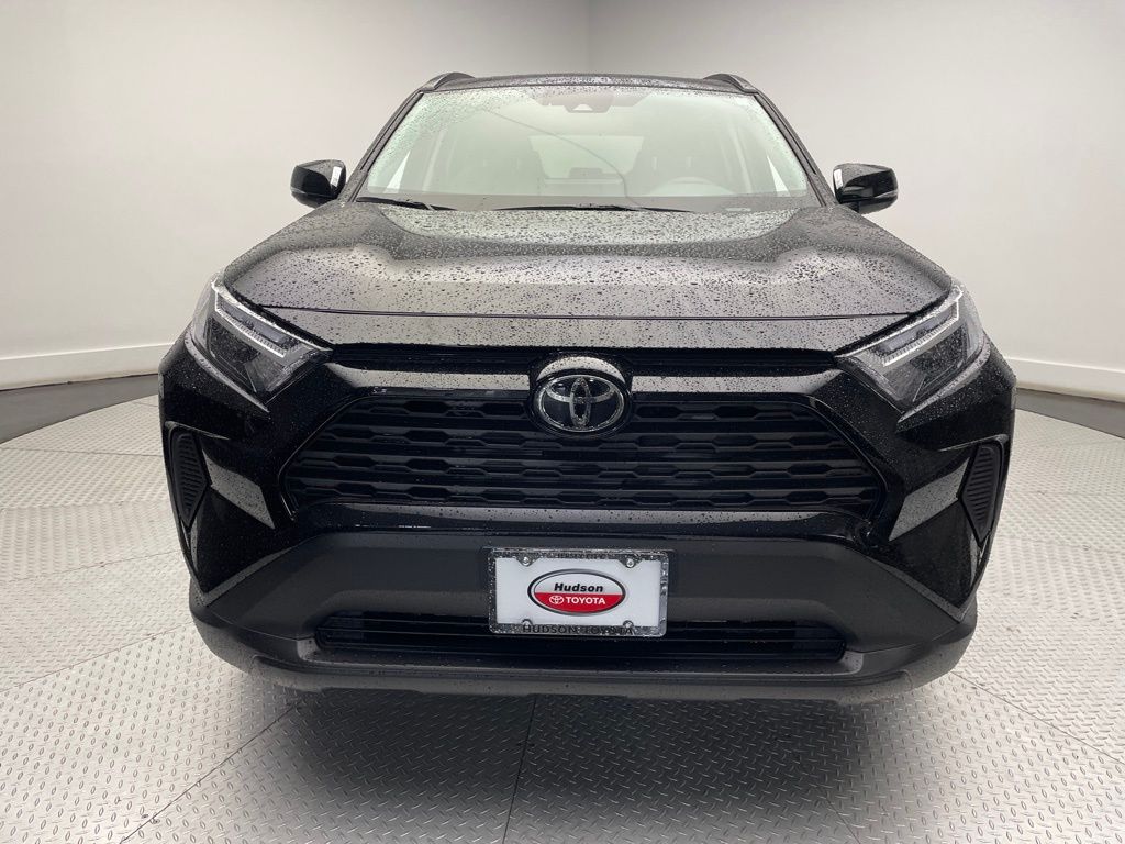 2025 Toyota RAV4 XLE 2