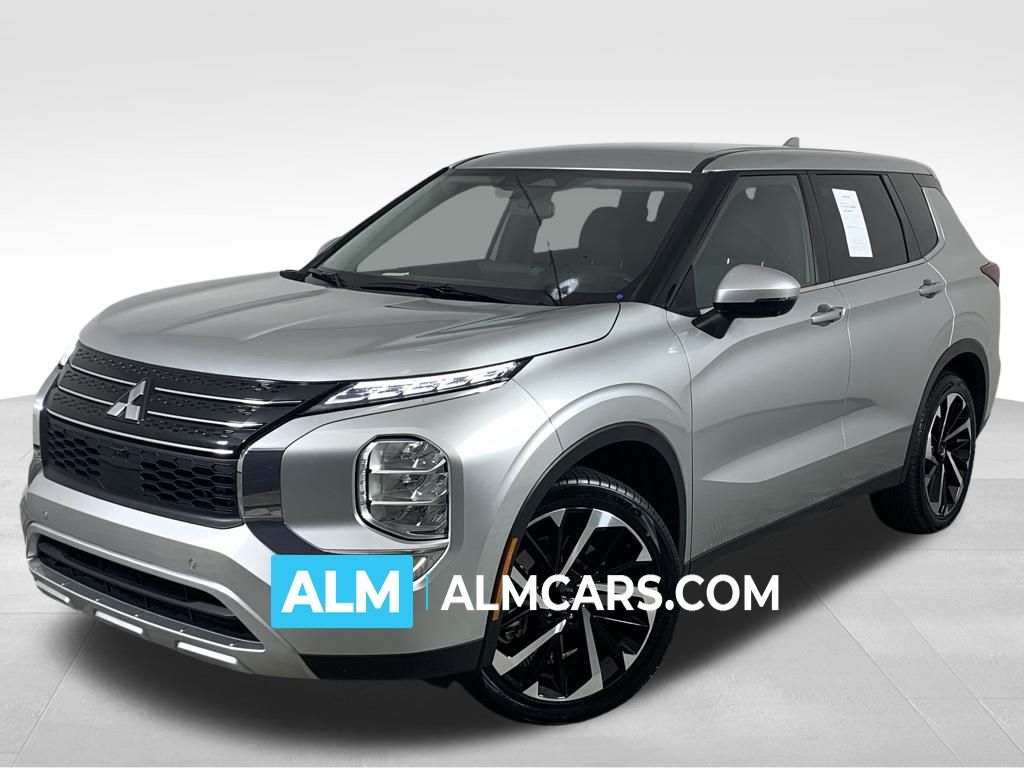 2024 Mitsubishi Outlander SE's photo
