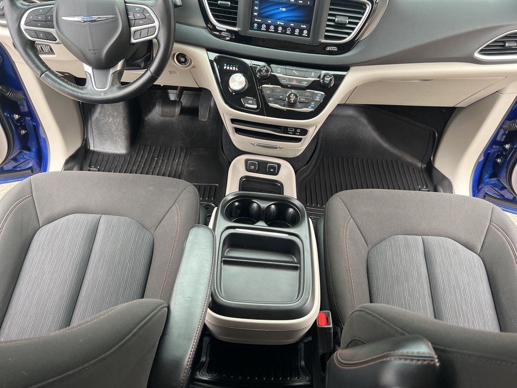 2020 Chrysler Pacifica Touring photo