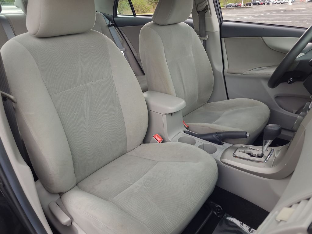 2013 Toyota Corolla LE 17