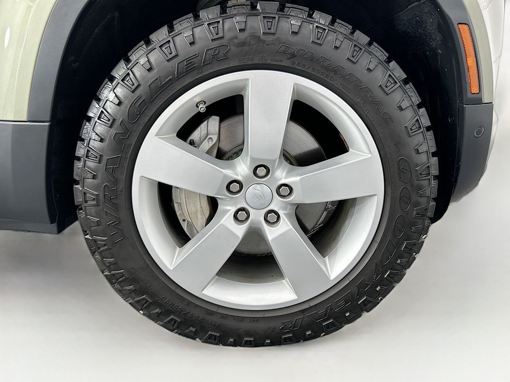 Thumbnail: 2021 Land Rover Defender - 31