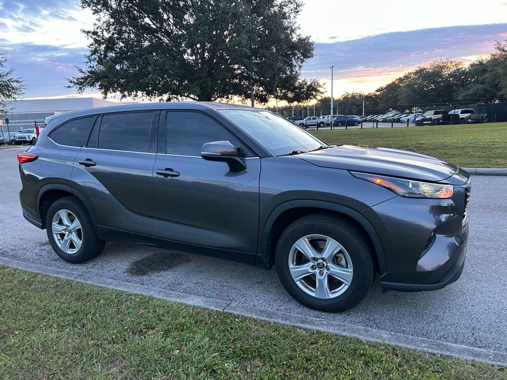 Thumbnail: 2022 Toyota Highlander - 7