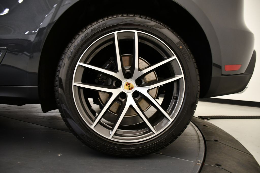 Thumbnail: 2025 Porsche Macan - 17