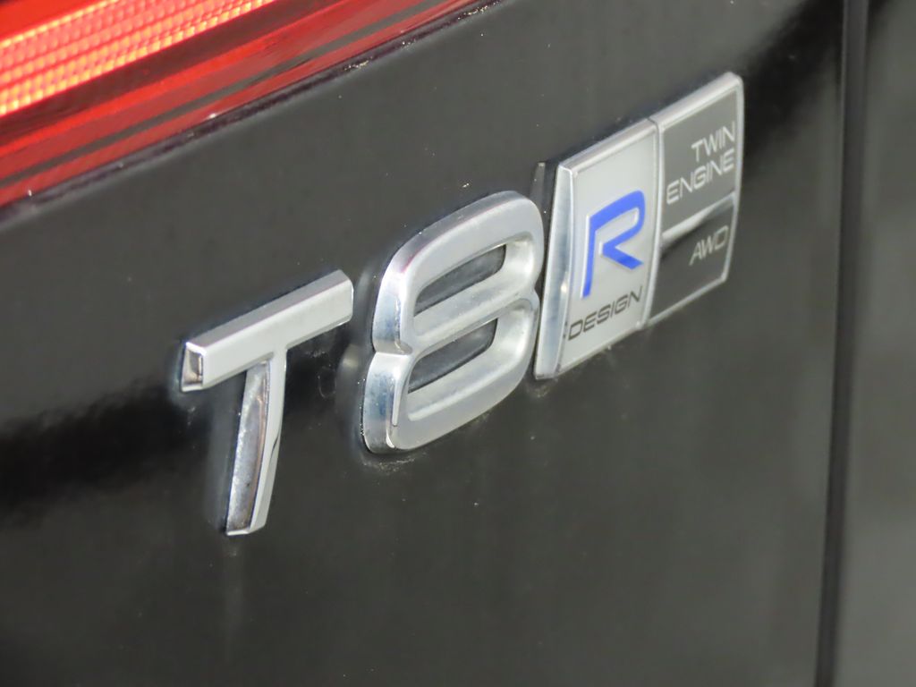 Thumbnail: 2019 Volvo XC60 - 10