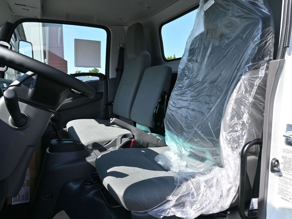 2025 Isuzu NPR XD 
