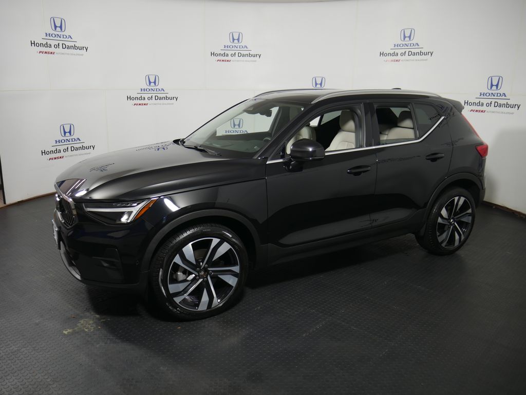 Thumbnail: 2023 Volvo XC40 - 29