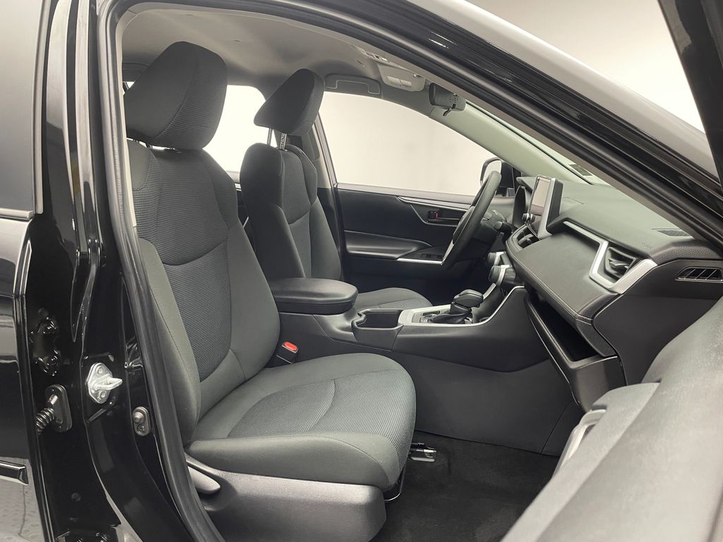 Thumbnail: 2023 Toyota RAV4 - 17