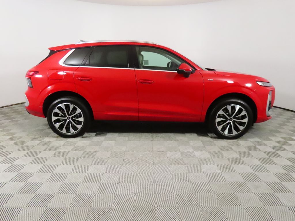 Thumbnail: 2026 Audi Q3 - 6