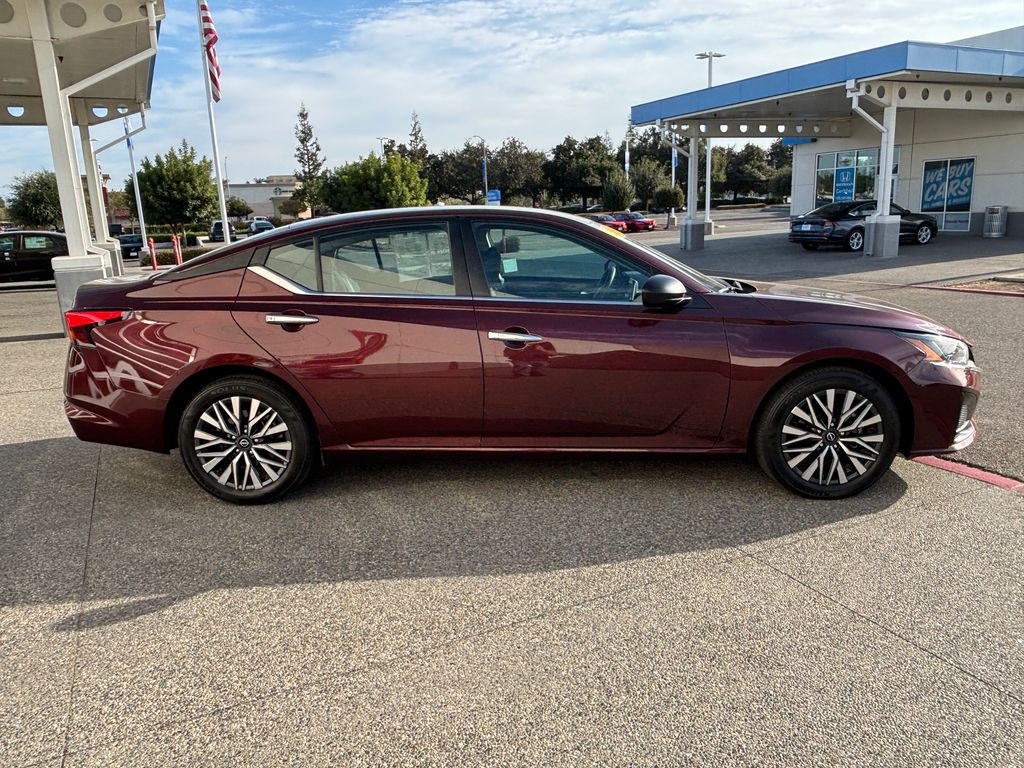 Thumbnail: 2025 Nissan Altima - 4