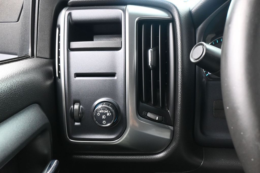 Used 2016 Deep Ocean Blue Metallic Chevrolet LT image 15