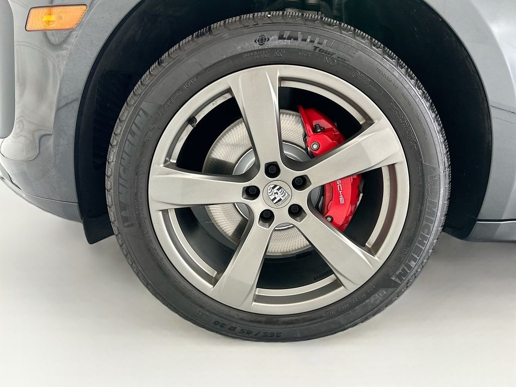 Thumbnail: 2023 Porsche Macan - 30