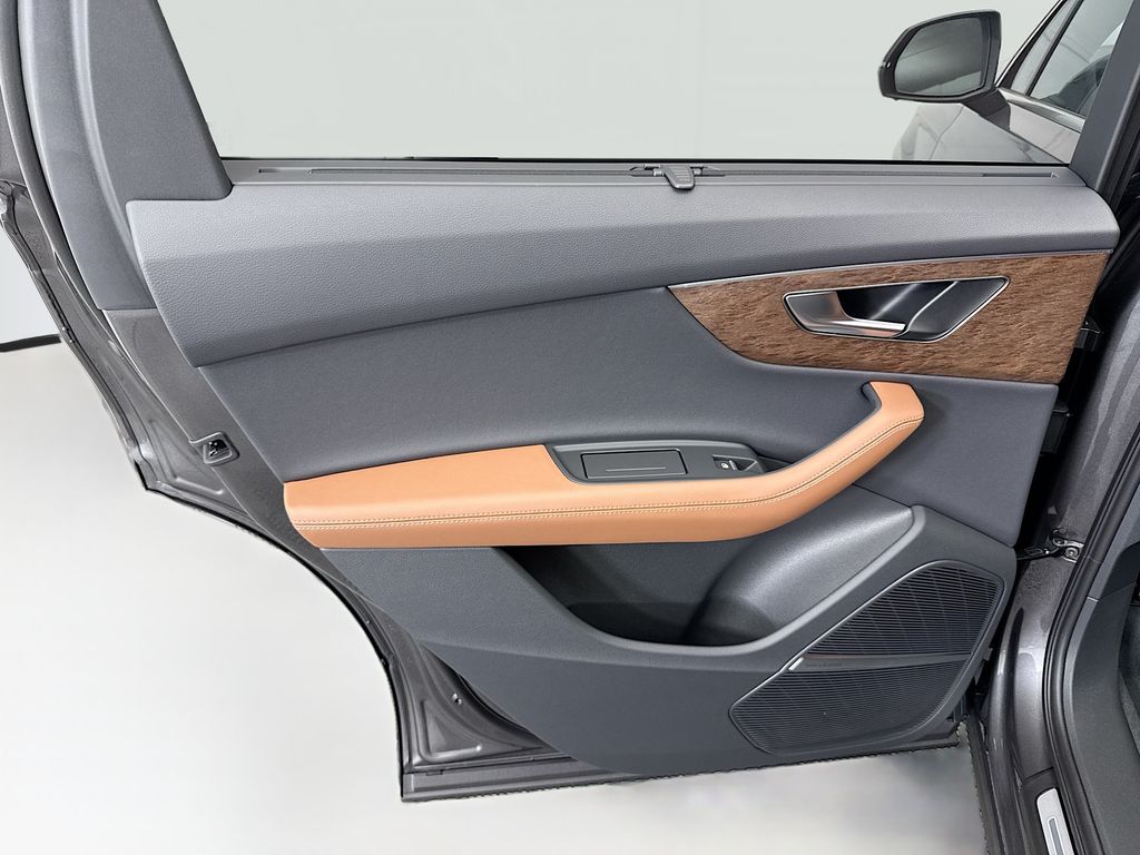 Thumbnail: 2026 Audi Q7 - 26