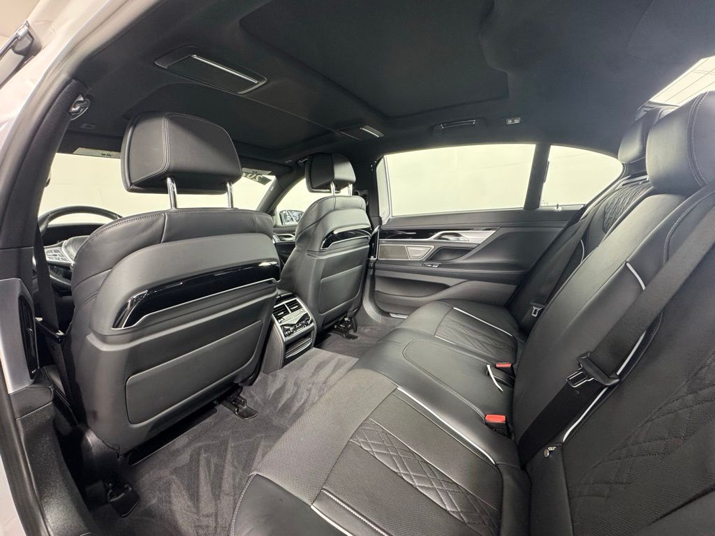 Thumbnail: 2022 BMW 7 Series - 22