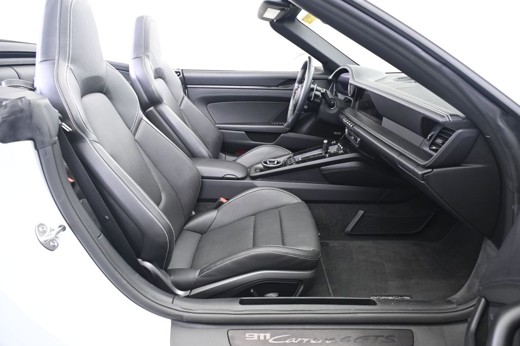 Thumbnail: 2022 Porsche 911 - 22