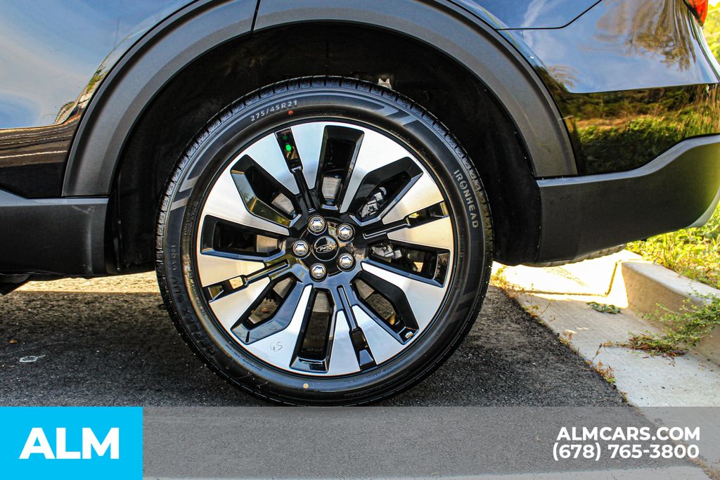 Used 2025 Black Ford Platinum image 10