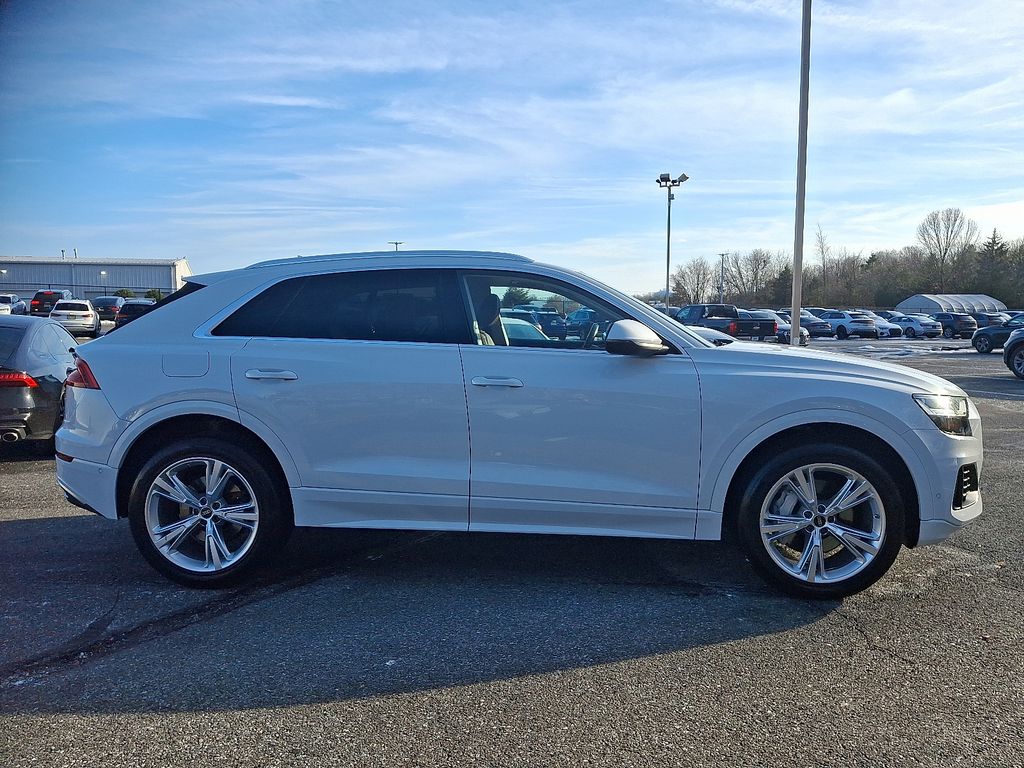 Thumbnail: 2022 Audi Q8 - 7