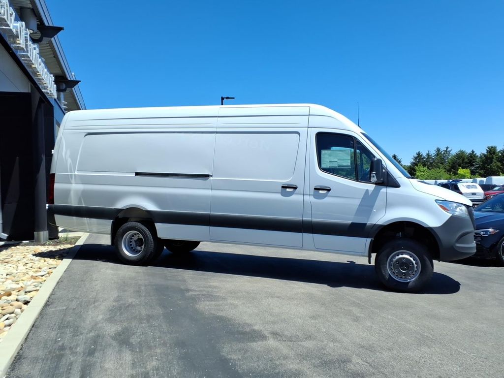 New 2026 Arctic White Mercedes-Benz Cargo 170 WB image 6