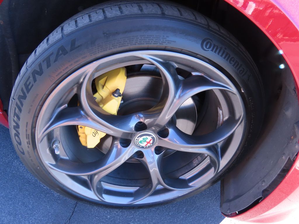 Thumbnail: 2019 Alfa Romeo Giulia - 18