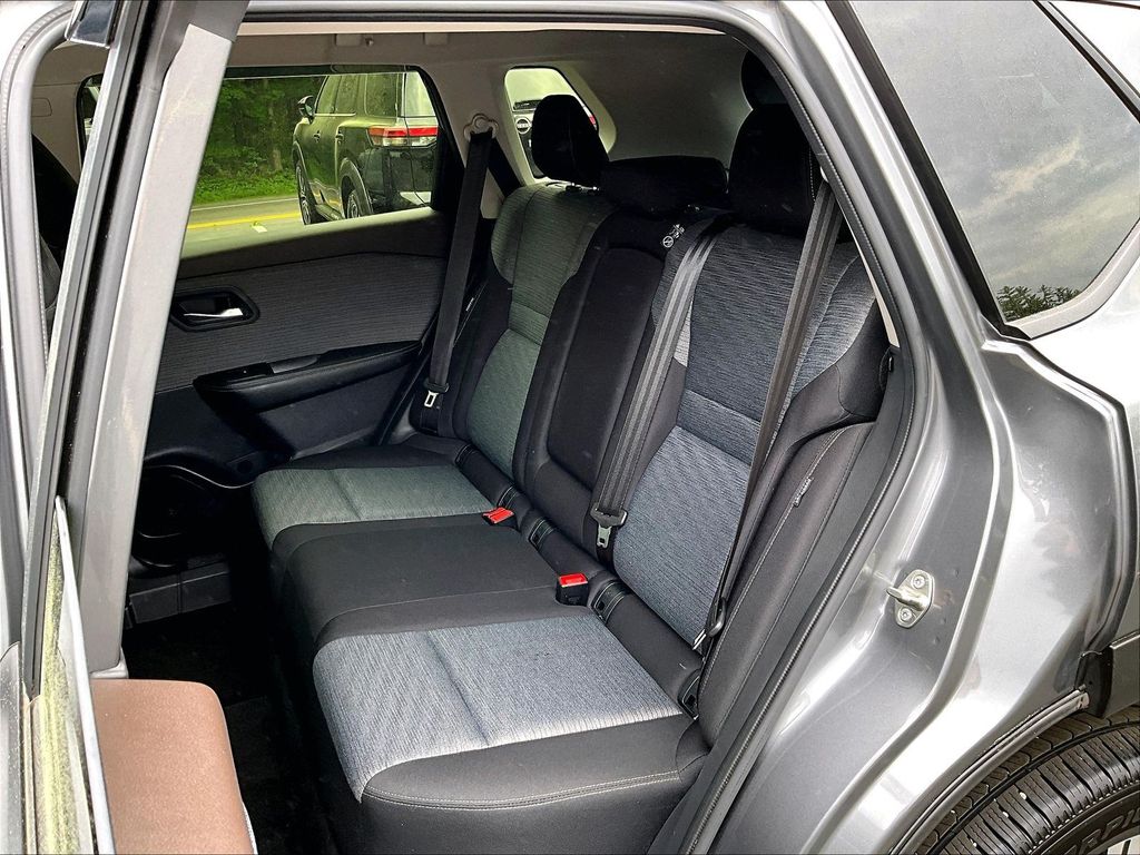 2023 Nissan Rogue — photo 16