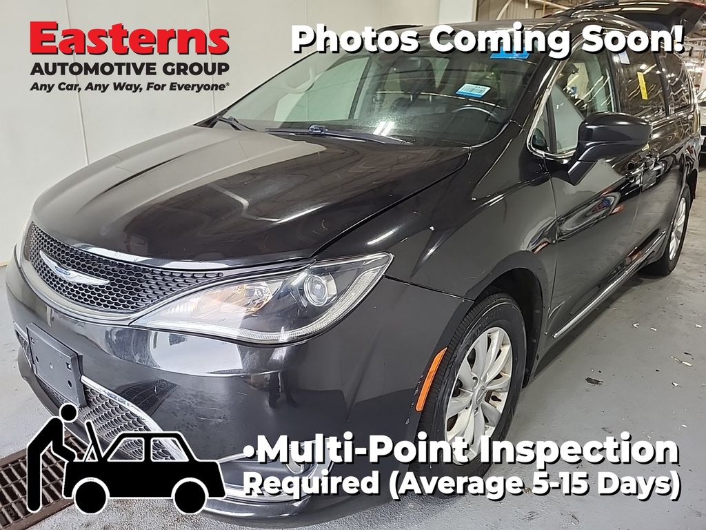 2019 Chrysler Pacifica Touring L's photo