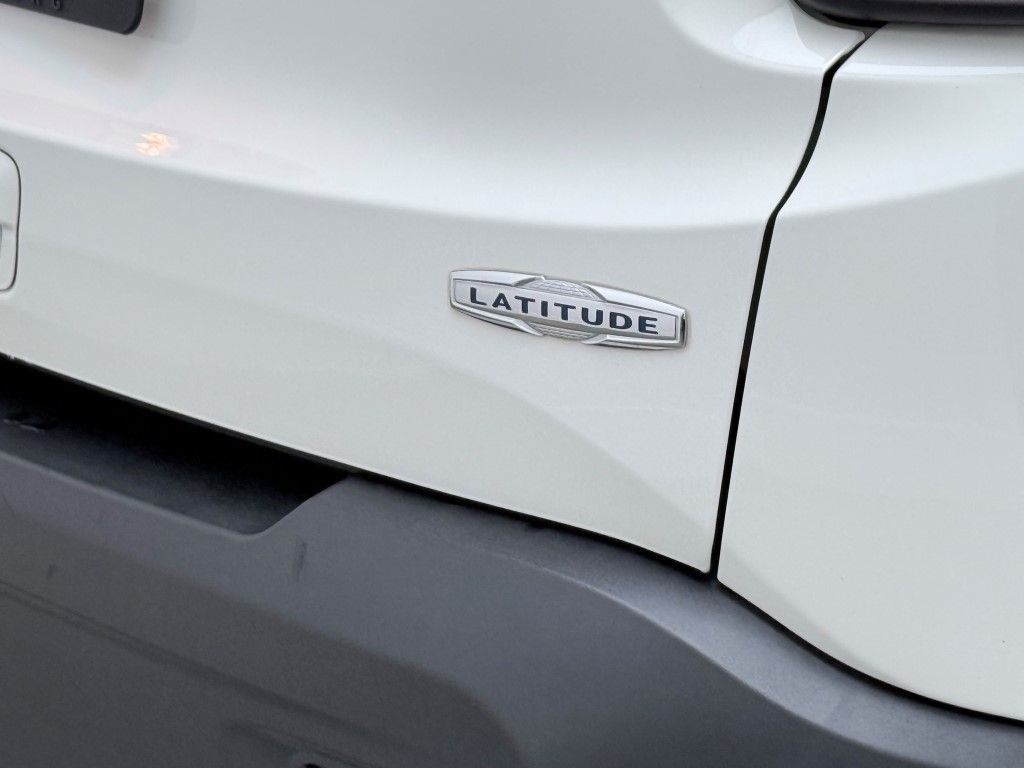 Thumbnail: 2018 Jeep Renegade - 15