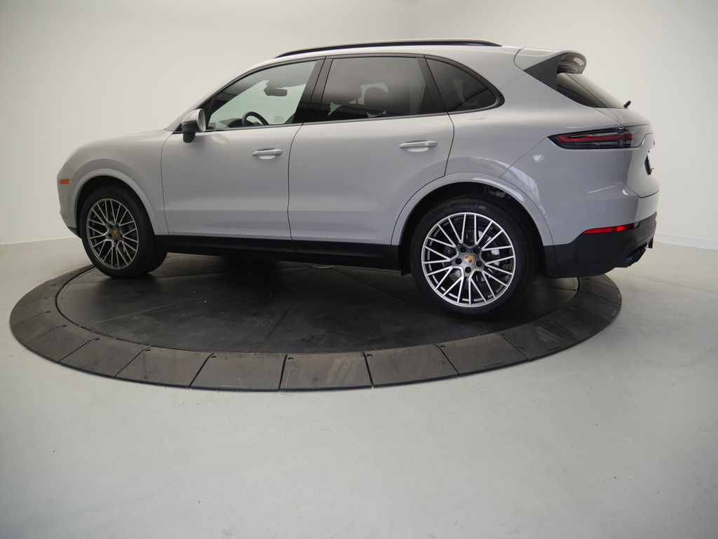 Thumbnail: 2023 Porsche Cayenne - 3
