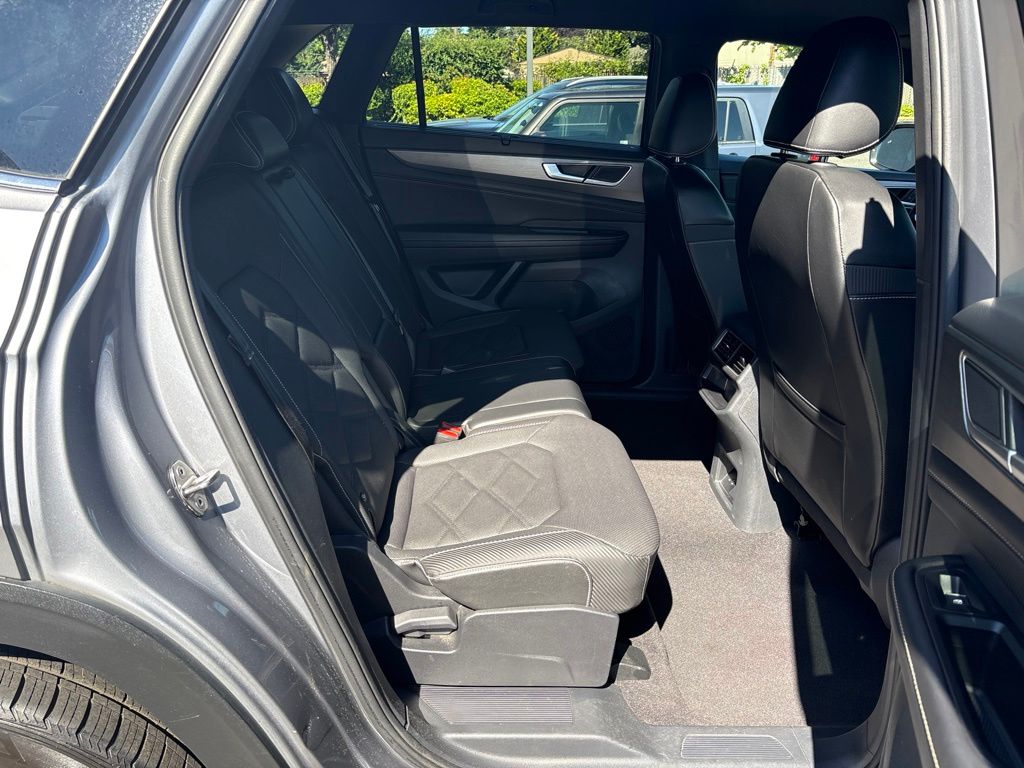 2024 Volkswagen Atlas Cross Sport 2.0T SE w/Technology
