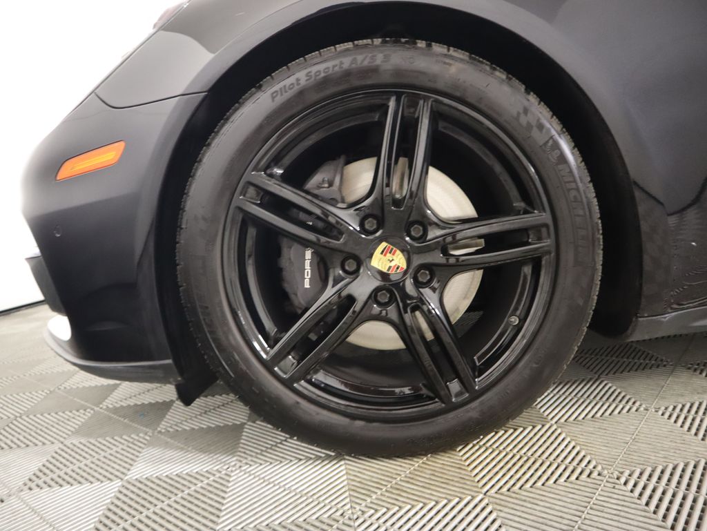 Thumbnail: 2019 Porsche Panamera - 30