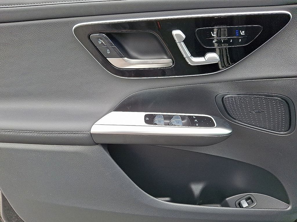 Thumbnail: 2025 Mercedes-Benz GLC - 8