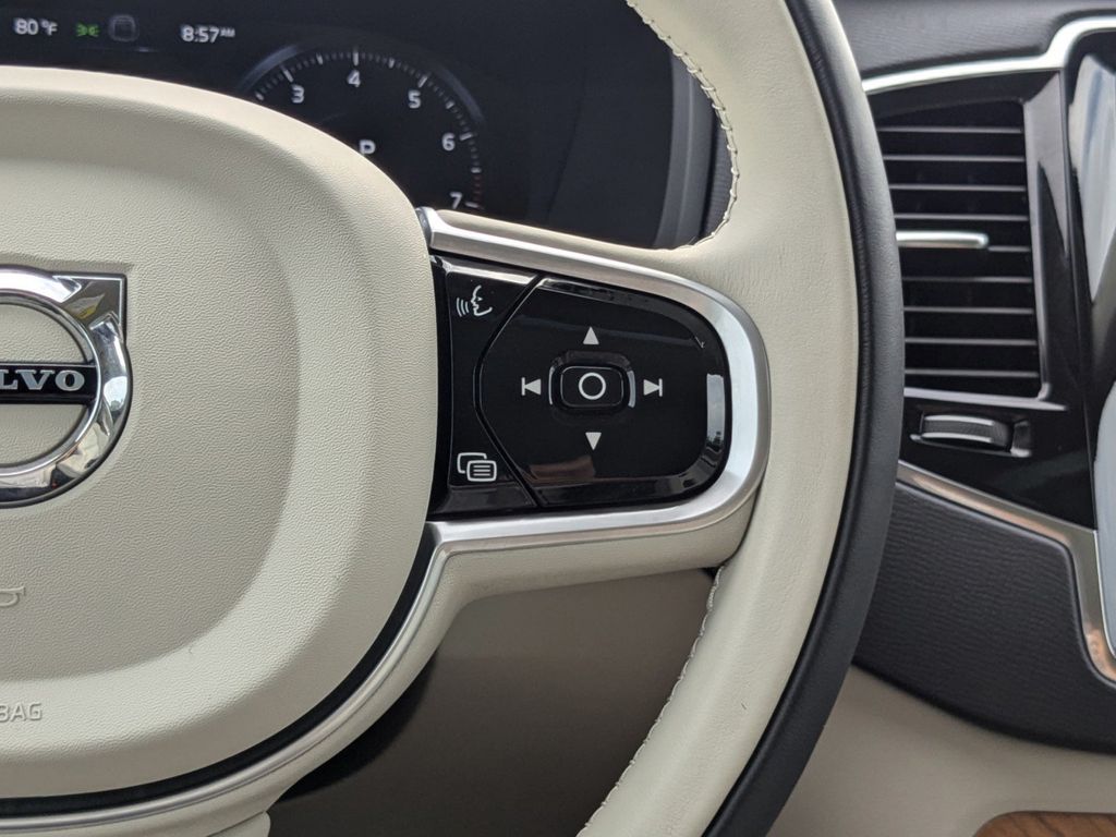 2022 Volvo XC90 T5 Momentum