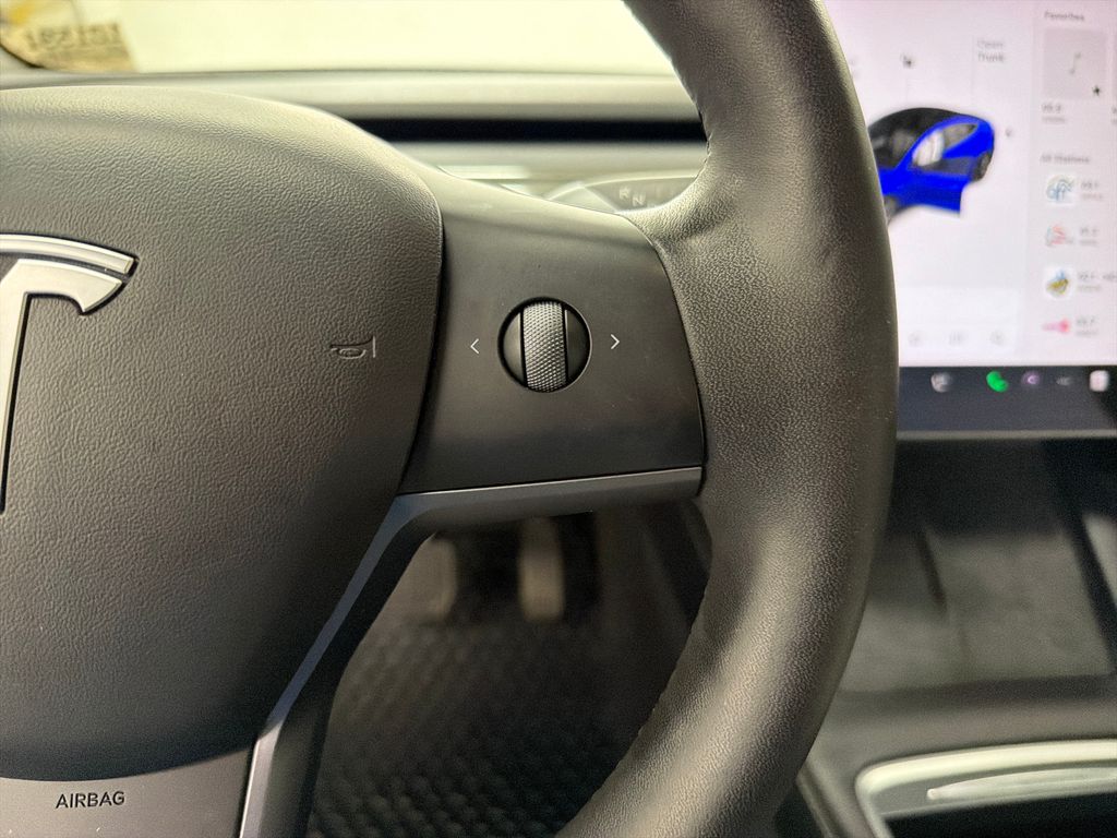Used 2022  Tesla Long Range image 20