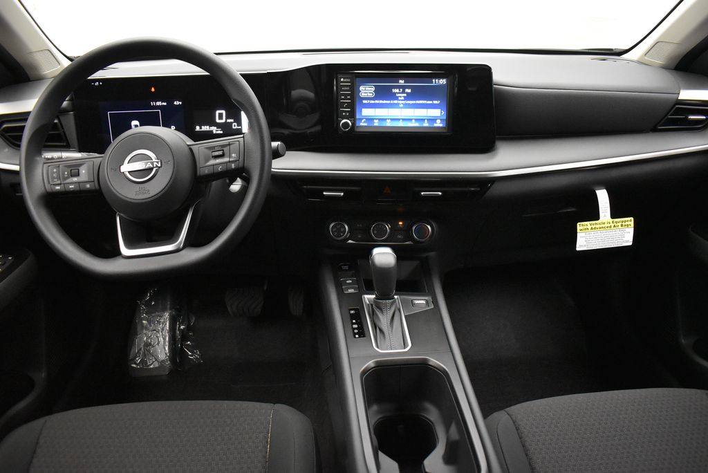 2025 Nissan Kicks S 28