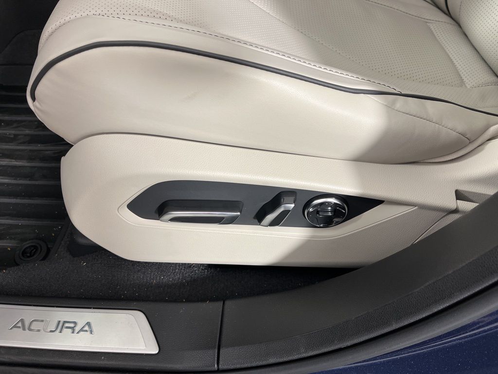 Thumbnail: 2025 Acura RDX - 25