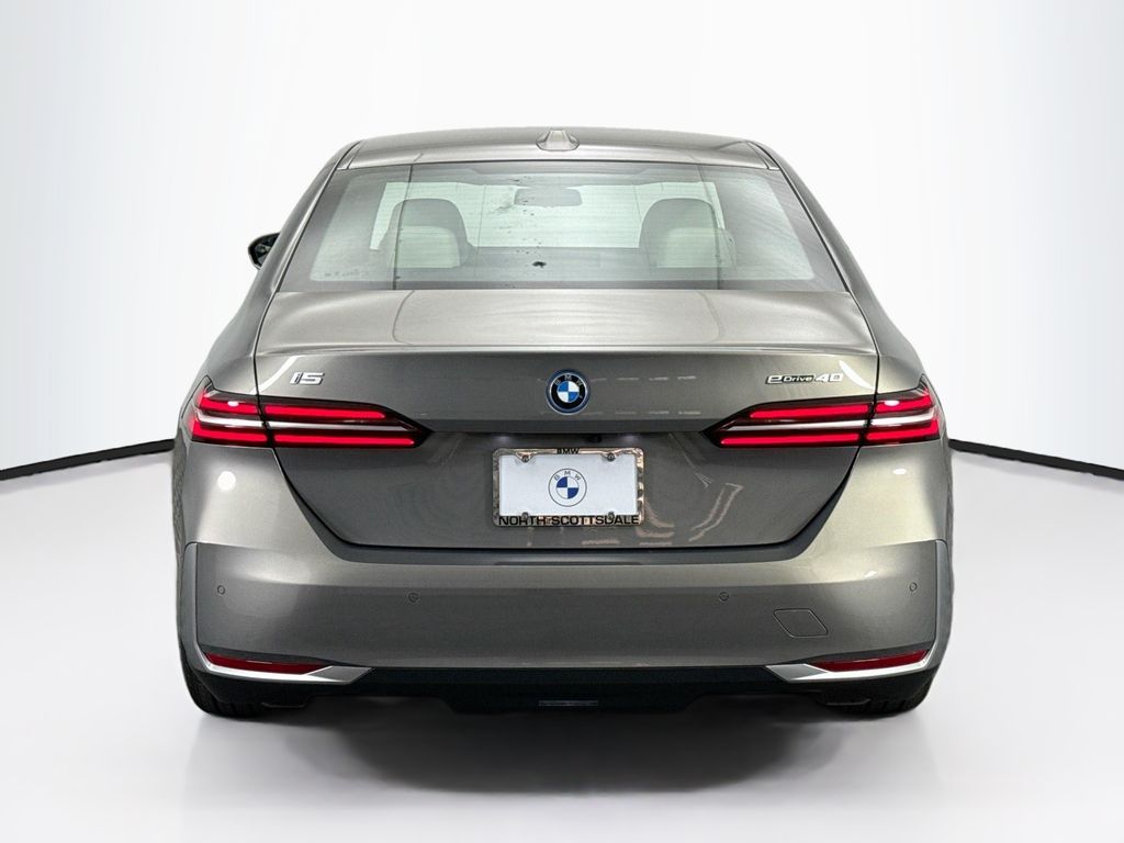 Thumbnail: 2026 BMW i5 - 6