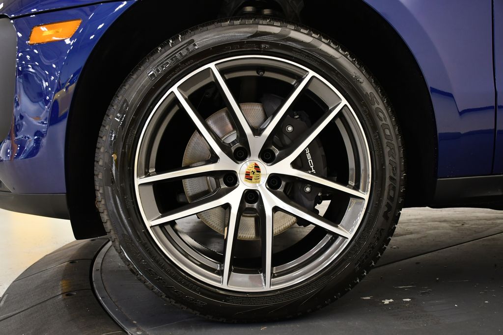 Thumbnail: 2025 Porsche Macan - 15