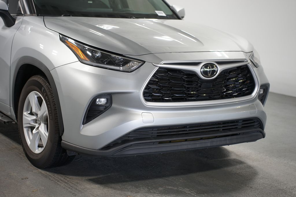 Thumbnail: 2021 Toyota Highlander - 4